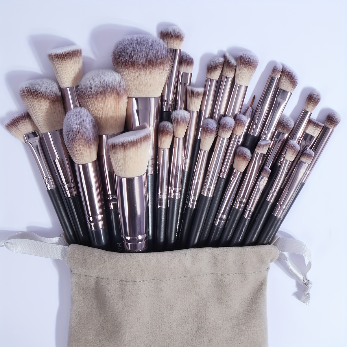 Huda Beauty Makeup Brush Set - Maange-プロのメイクアップブラシセット,バッグ付き,ファンデーション,コンシーラー,アイシャドウ,パウダー,チーク,チーク,ブレンド,美容ツール,30個