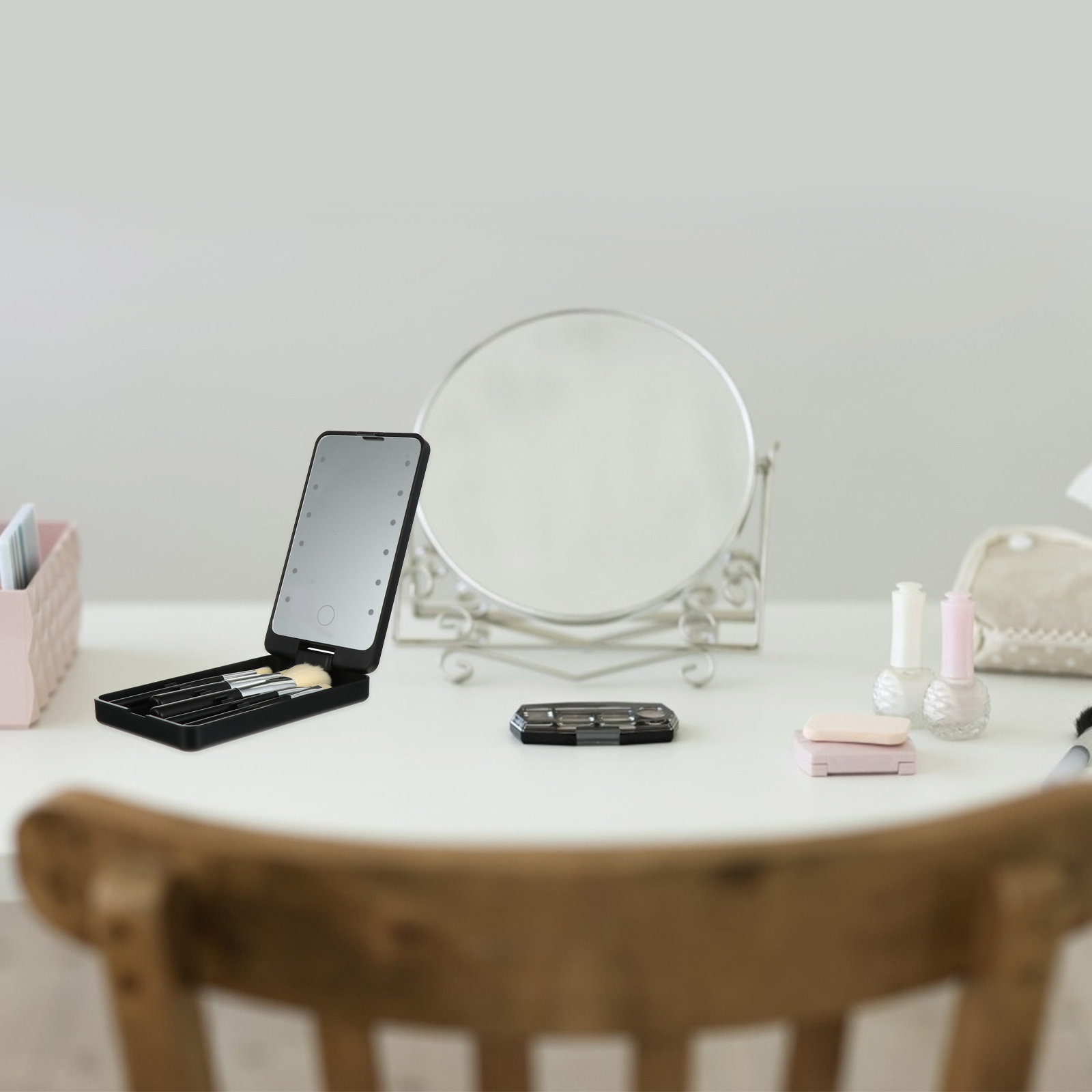 Beauty Makeup Vanity Set - 5点セット LEDメイクアップミラー。折りたたみ式で回転可能。ブラシ収納スペース付き。持ち運びやすいコンパクトなサイズで、外出先でも手軽に使えるビューティーミラー。