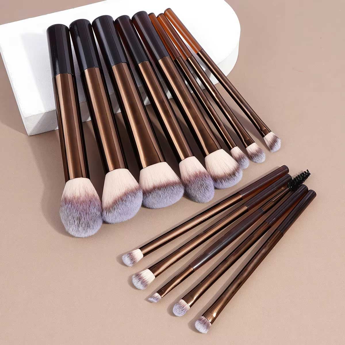 13 個のメイクブラシセットファンデーションコンシーラーパウ - Huda Beauty Makeup Brush Set のレビューと価格