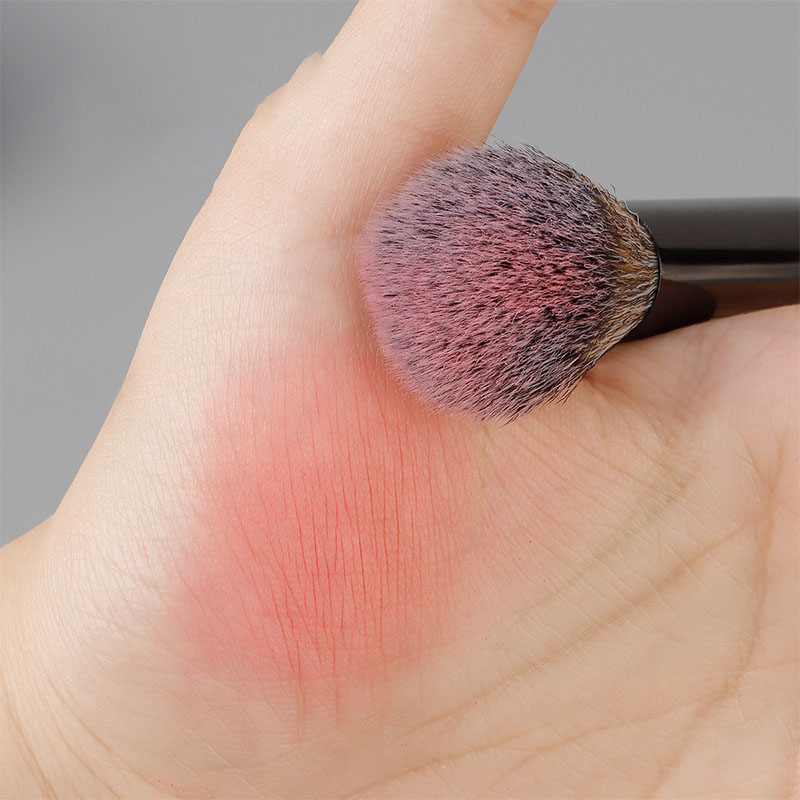 U字型デュアルヘッドメイクブラシ、ノーズコントゥアブラシセッ - Huda Beauty Makeup Brush Set のレビューと価格