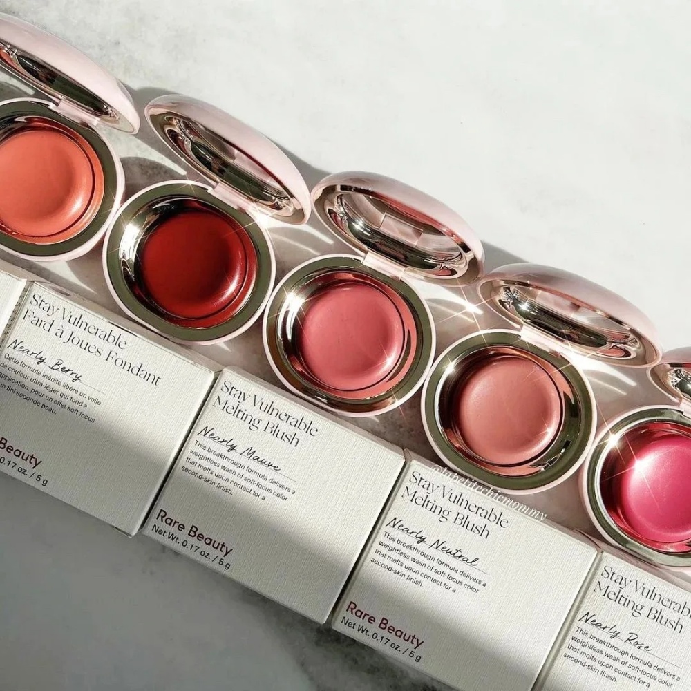 レアビューティー リキッドブラッシュ ナチュラルグロー＆ブロ - Rare Beauty Makeup Highlighter のレビューと価格