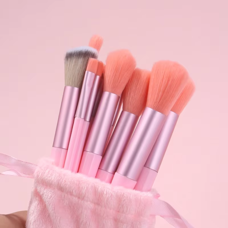 メイクブラシセット ソフトでふわふわ プロ仕様 ガーリー ハ - Huda Beauty Makeup Brush Set のレビューと価格